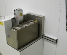 In die Maschine integrierter Magazinlift