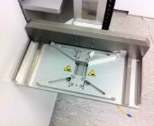 Magazin-Lift mit pneumatischer Magazin-Klemmung
